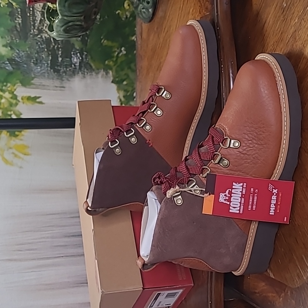 New In Box! Kodiak Sauveur Alpine Wedge Boot Two Tone Brown Leather Women 7.5